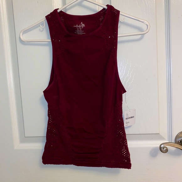 NWT Burgundy stretchy lace tank top - Picture 1 of 5